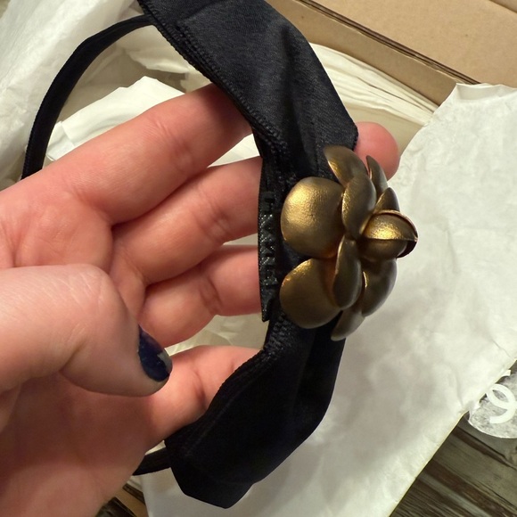 CHANEL Black headband with gold camelia flower main image 5